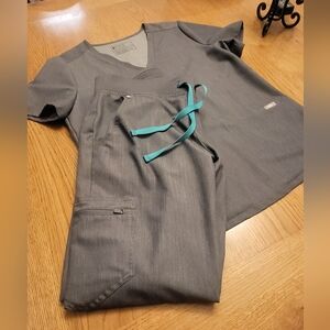 Like new Figs scrub set